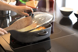 Fettgeruch durchs Kochen und Braten in der Wohnung