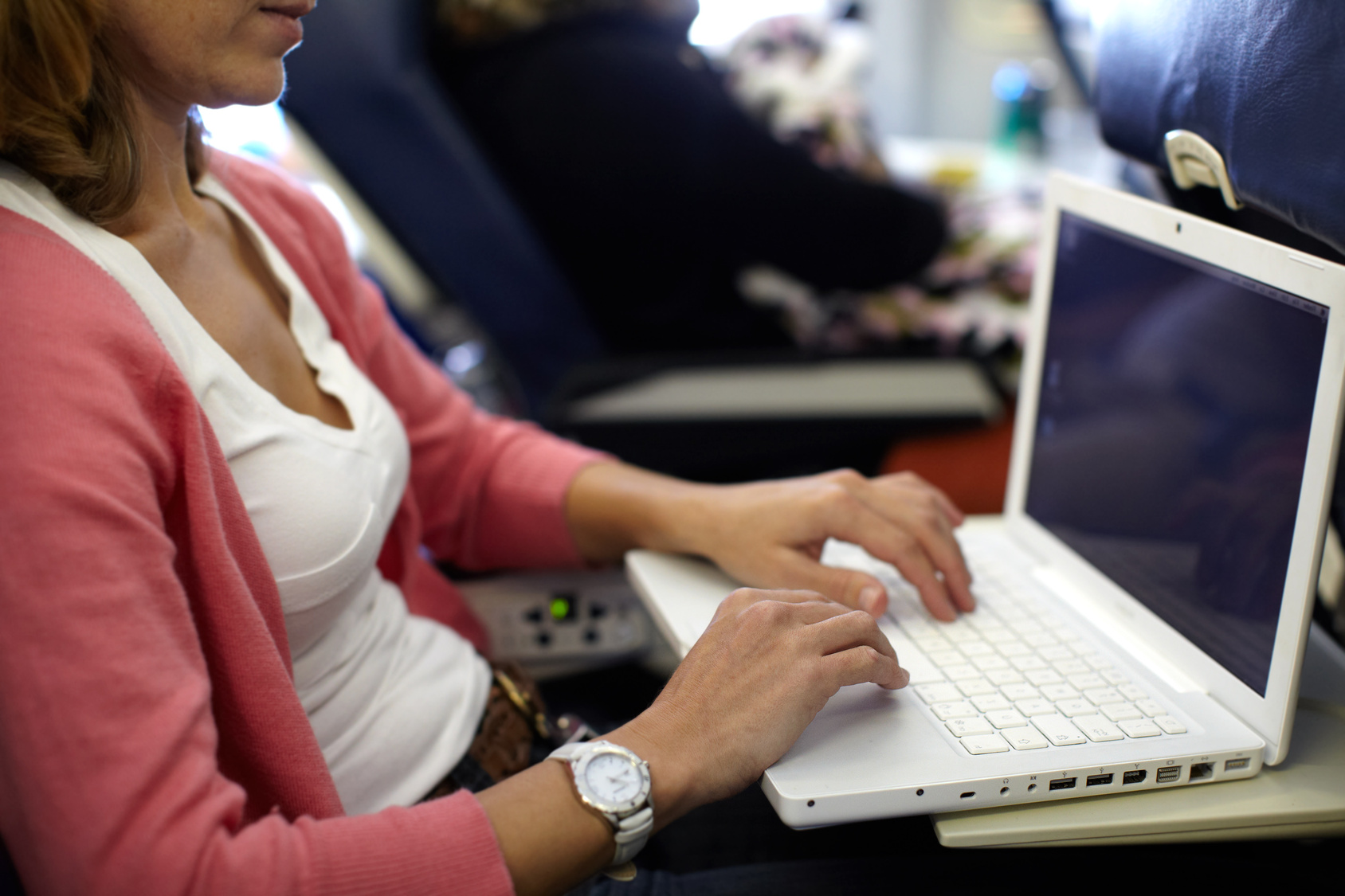 Flugblatt Bolzen Flüchtlinge laptop im koffer flugzeug Verbesserung Unvermeidlich Tetraeder